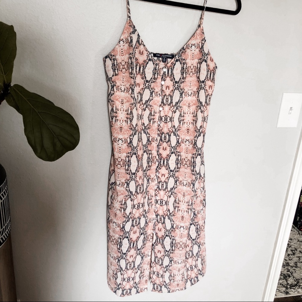BUNDLE 3/$10 ❗️ Snake print button up dress